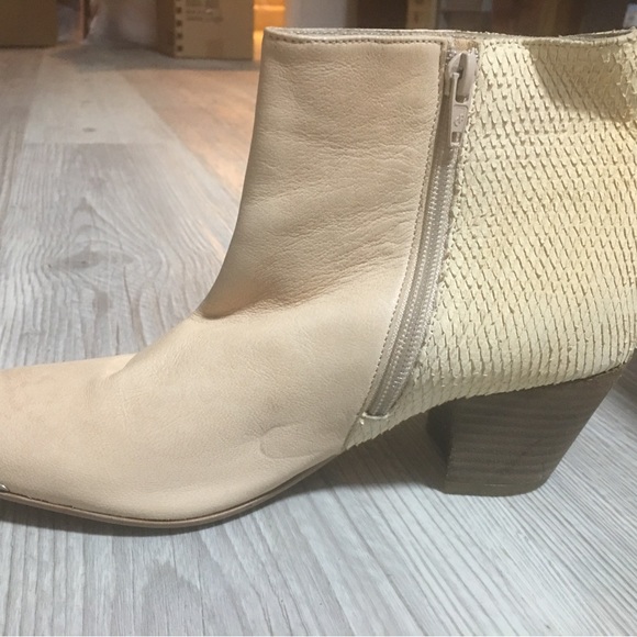 Jonak French brand distressed style cream leather bootie - Picture 2 of 3